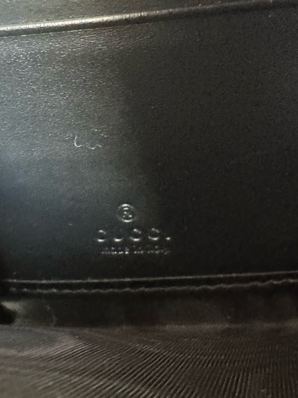 Authentic Gucci GG embossed zip-around wallet in black leather. Made in Italy. - Picture 8 of 14